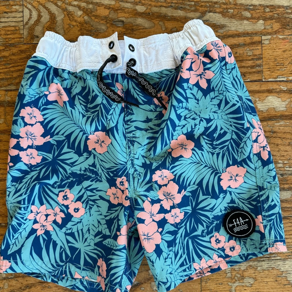 Feather 4 Arrow Boys 4T Board Shorts